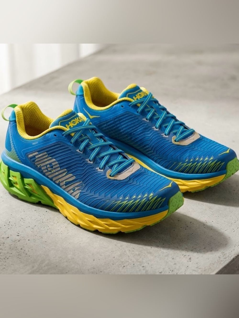 Men's HOKA One One Arahi
Running Shoes (Size 12)